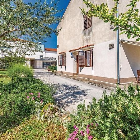 Cozy Apartment In Fazana With Kitchen Exterior photo
