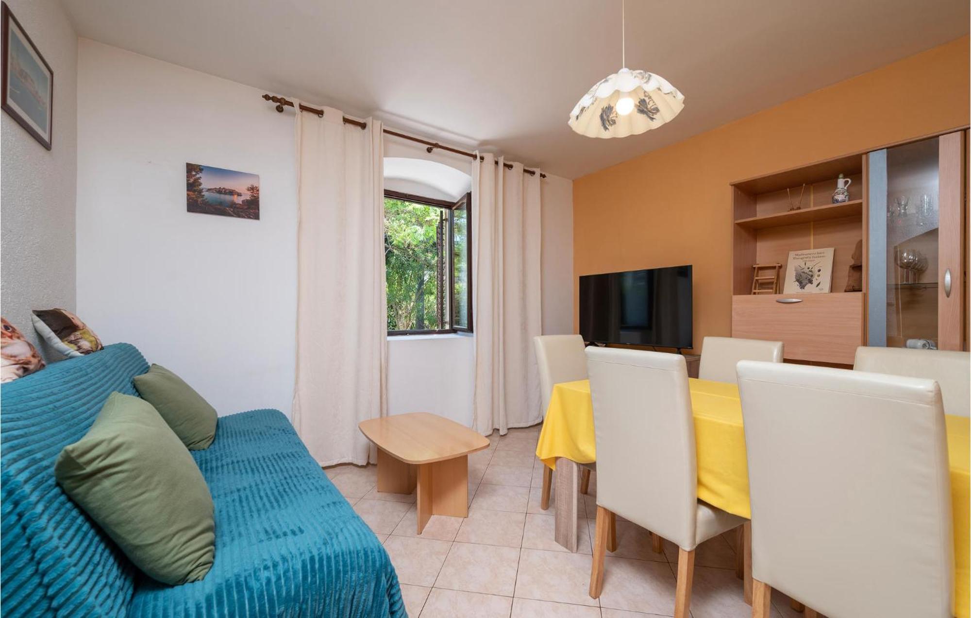 Cozy Apartment In Fazana With Kitchen Exterior photo